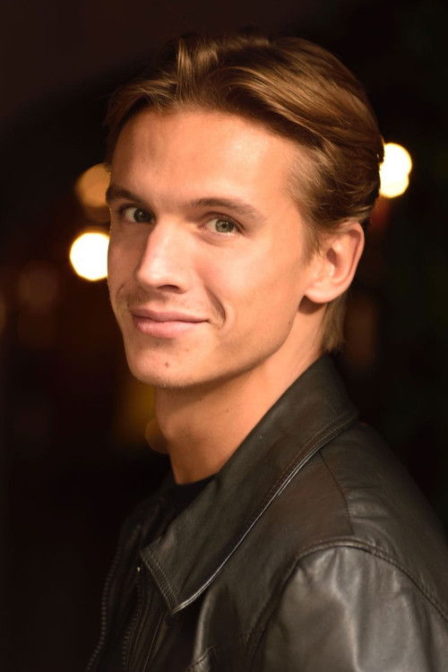 Giulio Greco as De Angelis