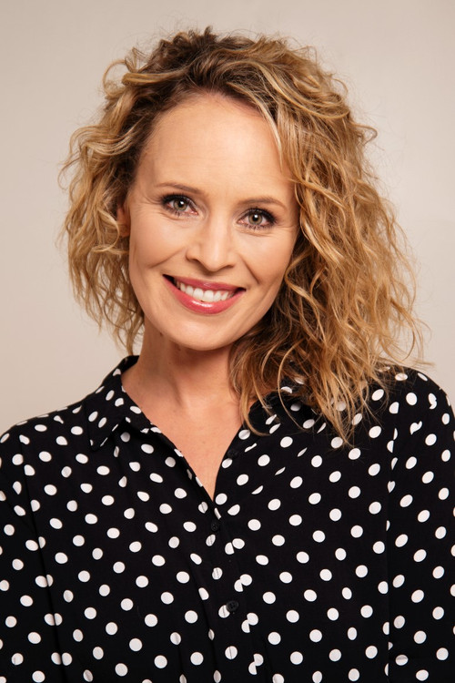 Elma Postma as Suster Suzaan