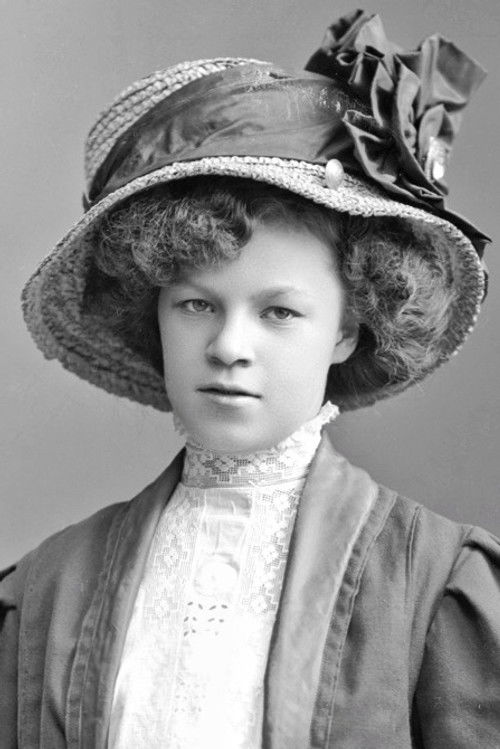 Lilly Gräber as Prostitute