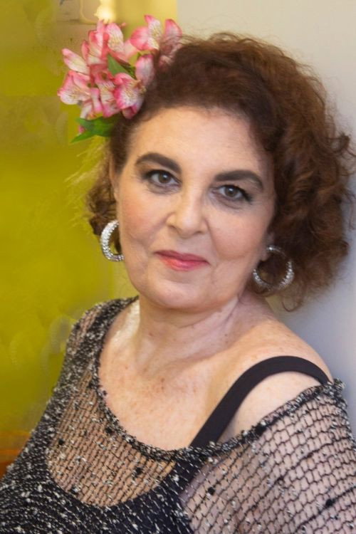 Bia Sion as Dra. Ruth