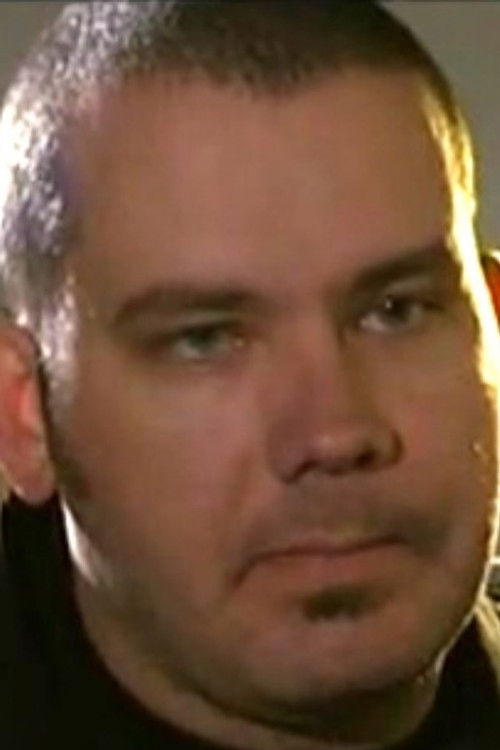 Erik Fischer as Polis