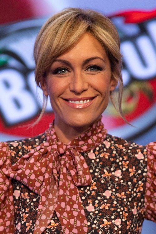 Luján Argüelles as Presentadora