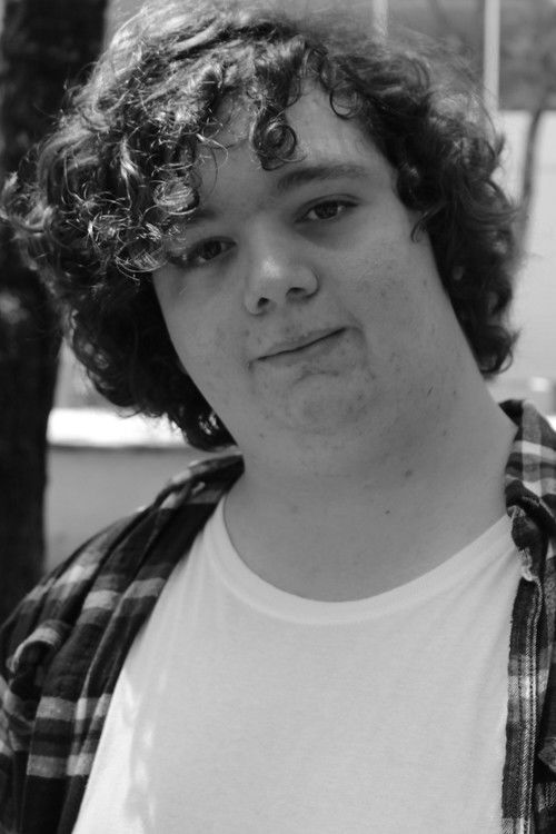 Mike García de Zamacona as Mesero