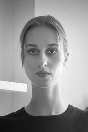 Nasstasja Borratynska-Jelly as Max