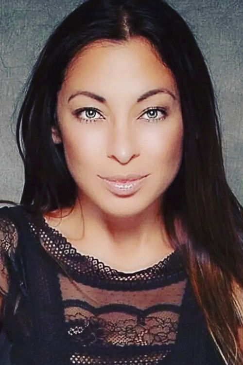 Jaqueline Menezes as Jennifer