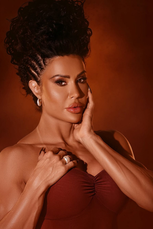 Gracyanne Barbosa as 