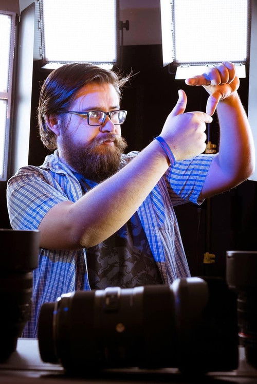 Alfredo Álvarez as Seller