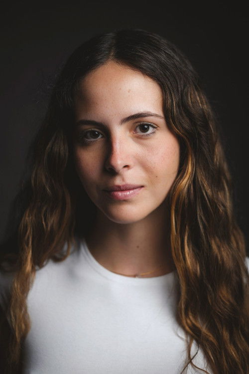 Carolina Basto as Alana