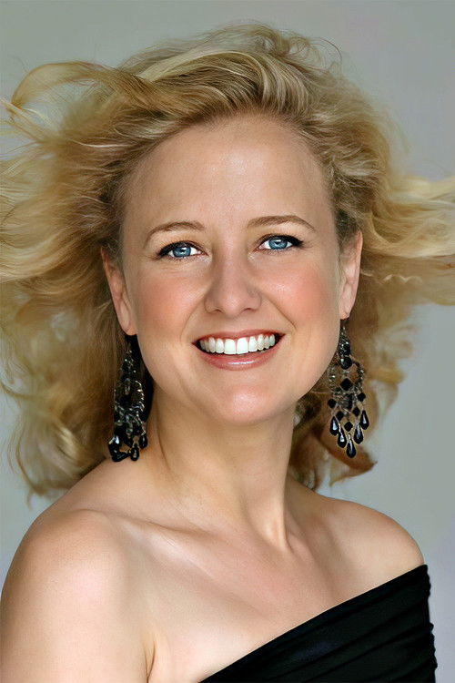 Taryn Fiebig as Mabel