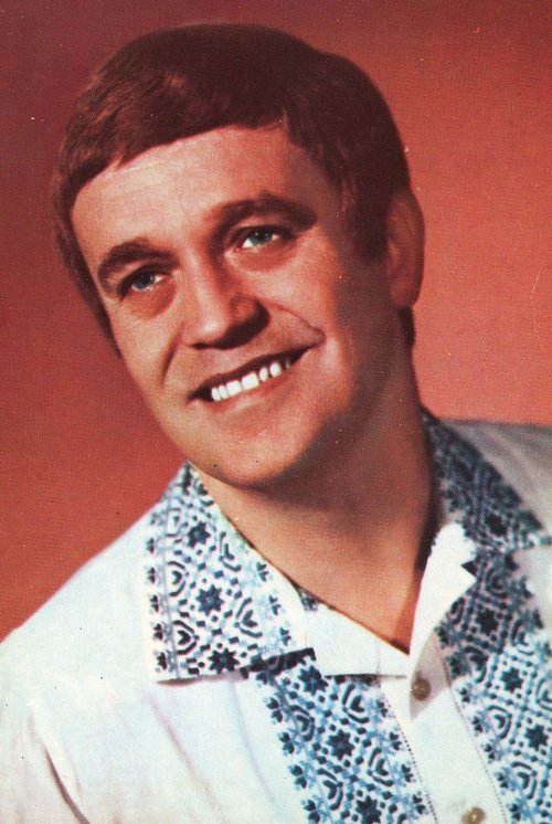 Benone Sinulescu as Wedding Singer