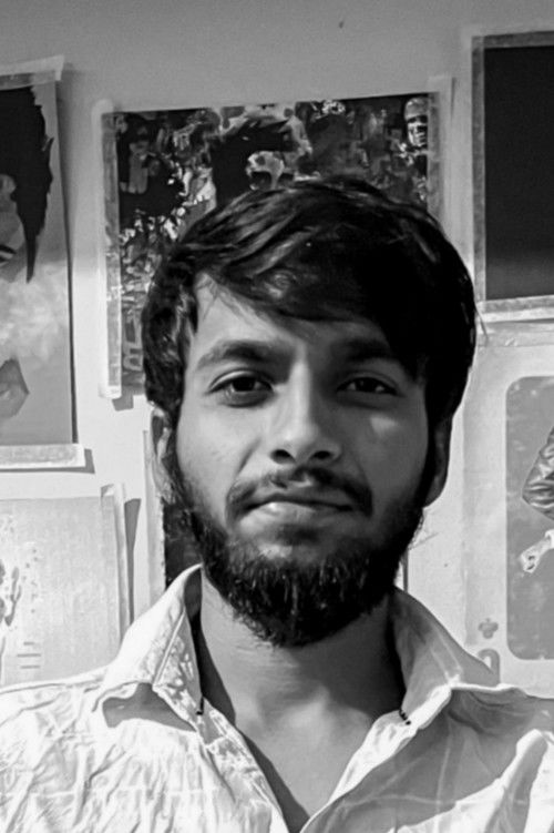 Srikanth Richi as Vivek