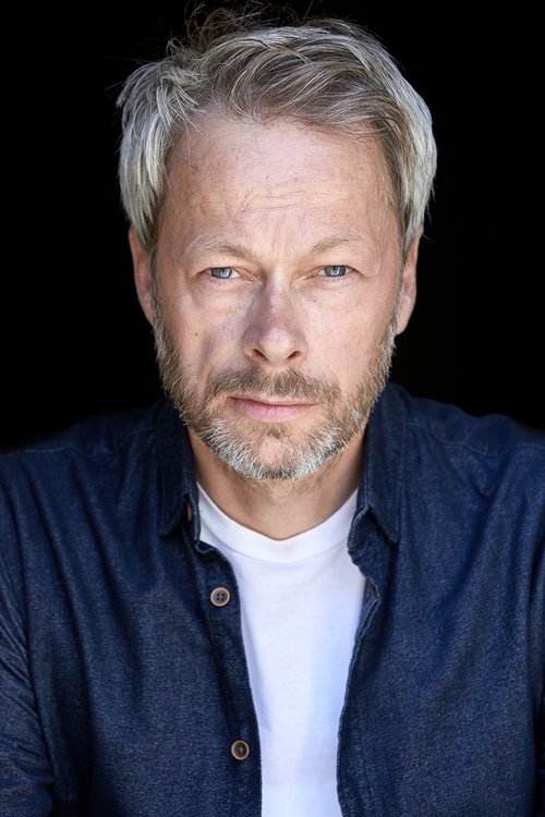 Lawrence Sheldon as Britse vrachtwagenchauffeur