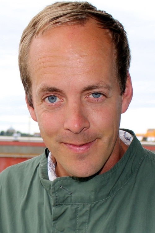 Simon Ljungman as Self - Guitar