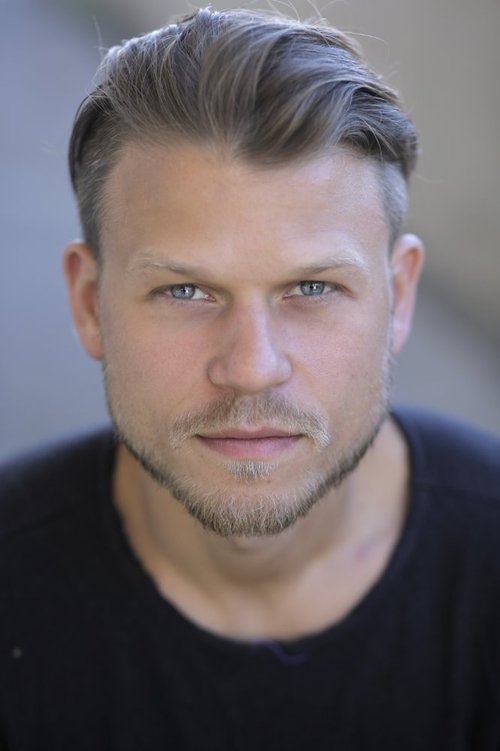 Aaron Schwartz as Benji