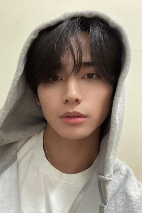 Kyoung-yoon as Waiter