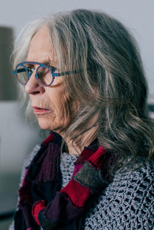 Sara Campbell as Aunt Sara