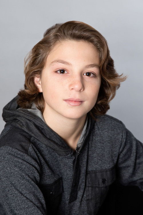 Dylan Gassner as Brett Taylor