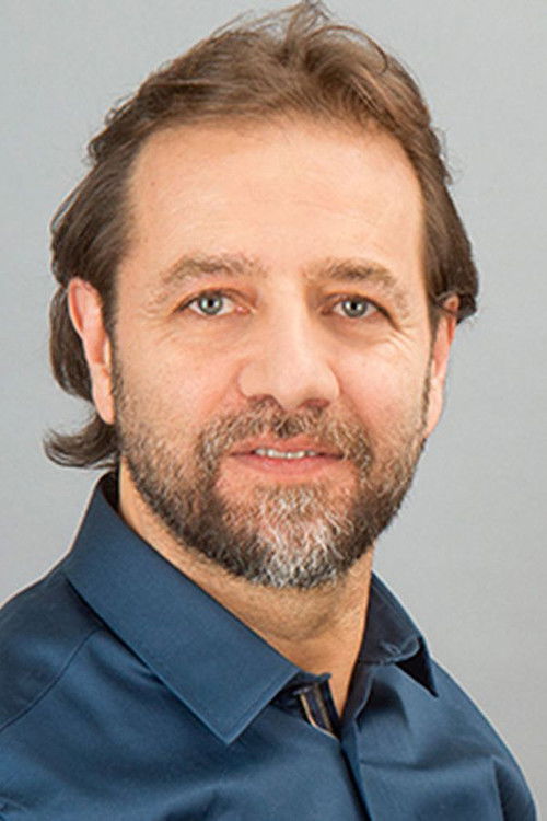 Engin Delice as Hakan