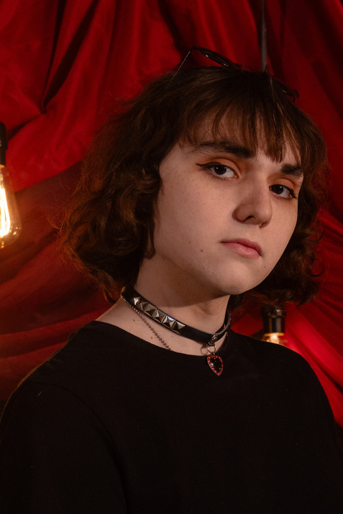 Lucy Peterson as Venus