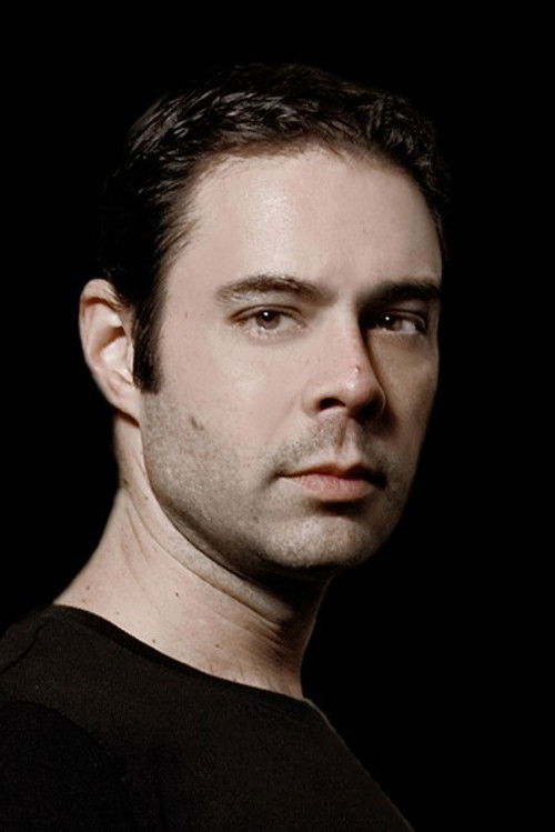 Rodrigo DeMedeiros as Sergio