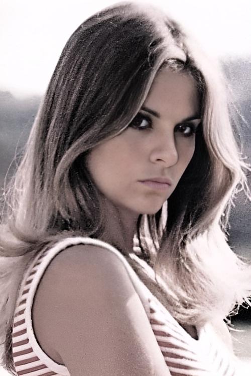 Silvia Dionisio as Marina