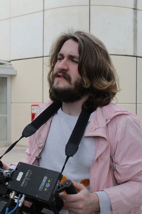 Lucas Bernardini as Charlie