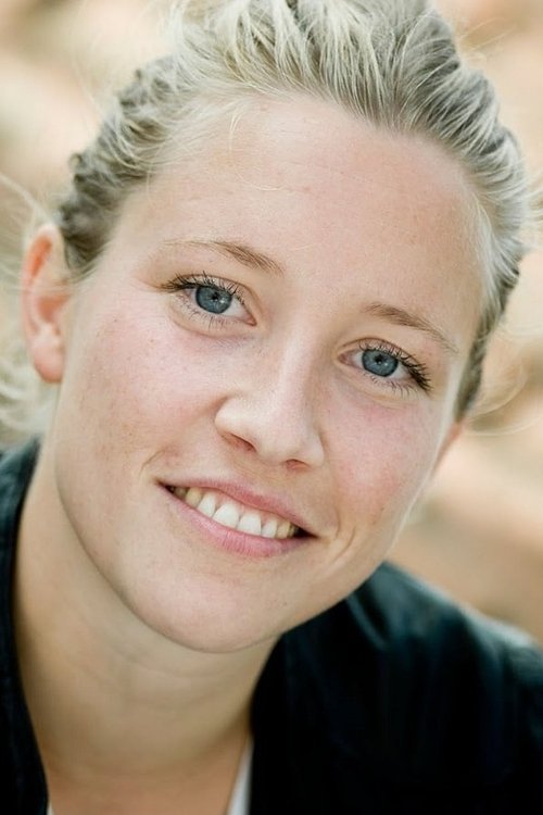 Christine Sønderris as Rie