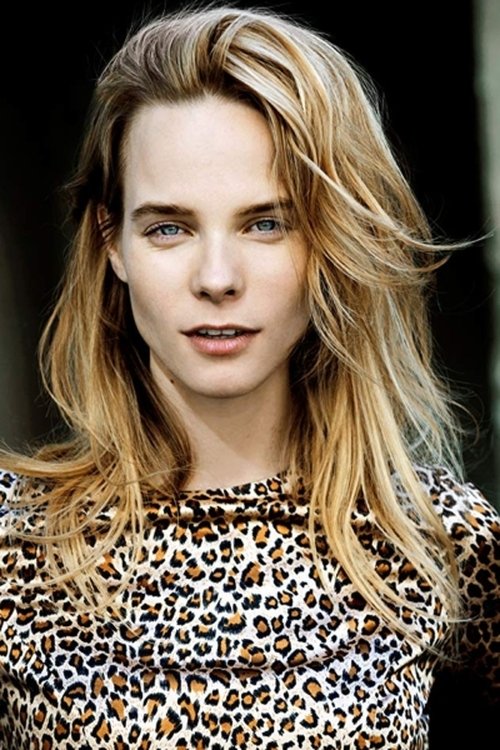 Nike Martens as Therese Behr-Schnabel