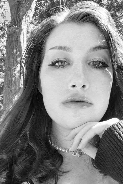 Haylie Blohm as Neya Gleaos