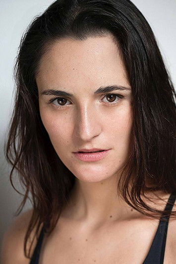 Clara Larrain as Laura