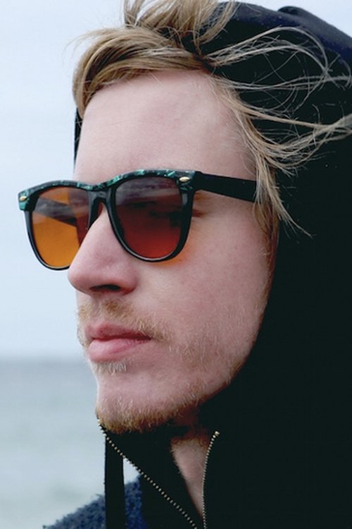 Fredrik S. Hana as Frank (30)