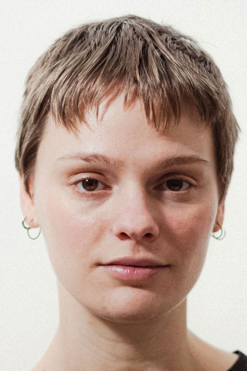 Lou von Gündell as Anna