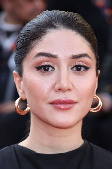 Niousha Akhshi as Sadaf