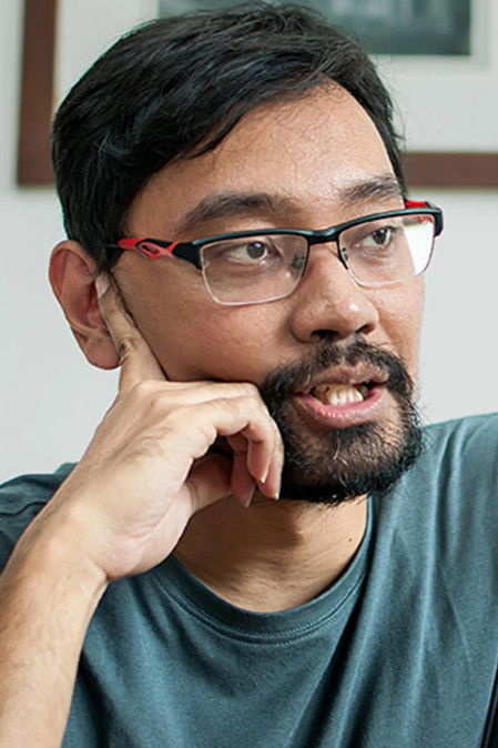 Ifan Adriansyah Ismail as Fandi