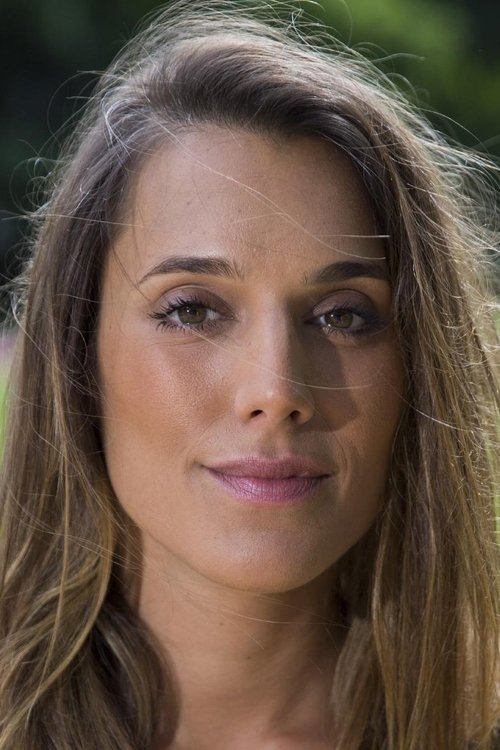 Anna Pálmai as Petra