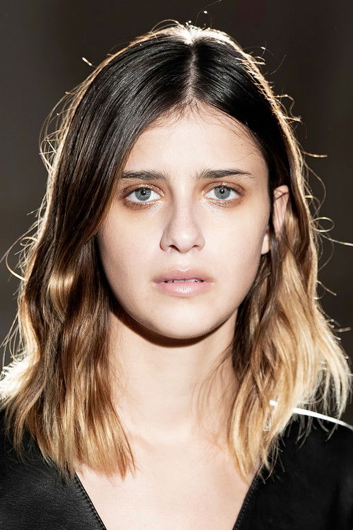 Benedetta Porcaroli as Sara