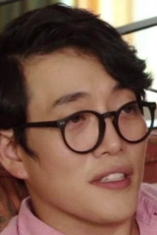 Si Woo as Yeong Tae