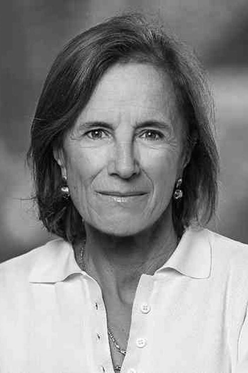 Salud Hernández Mora as Presentadora