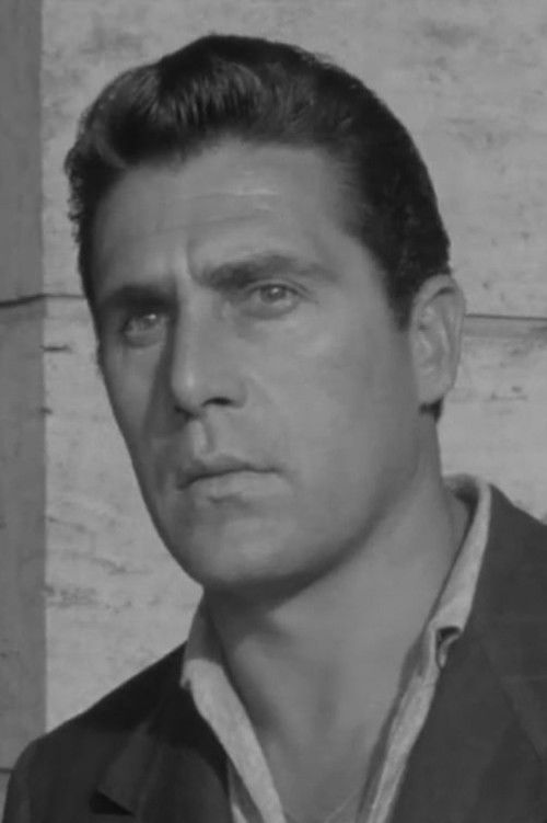 Gastone Renzelli as Spartaco Cecconi