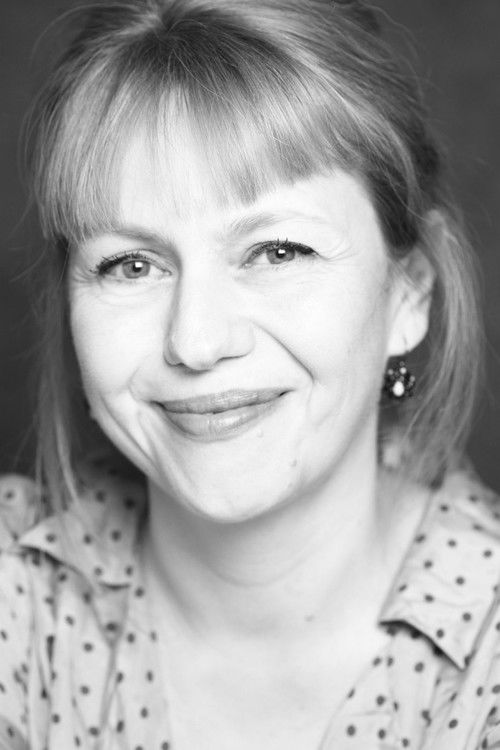 Delphine Bibet as La directrice