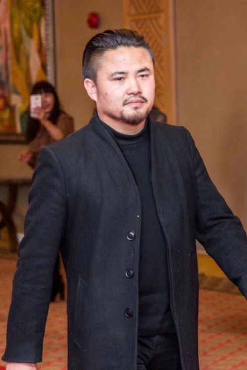 Liu Shang as Zhang Hu