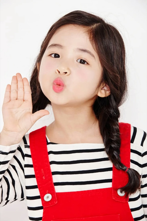 Ok Ye-rin as Kim Seung Ah