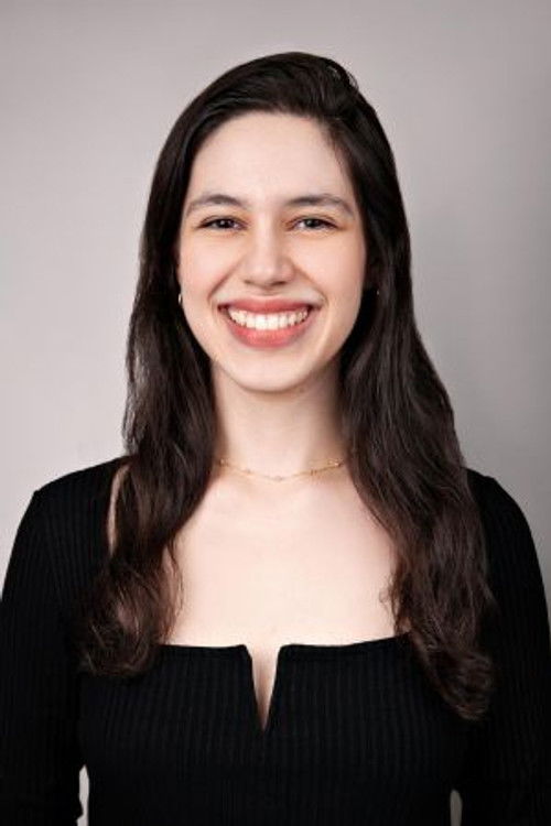 Beatriz Macedo as Mulher 2