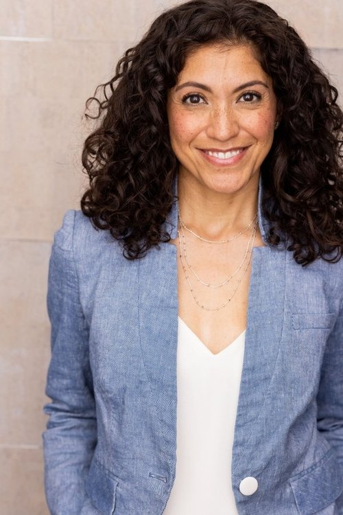 Laura Castle as Isabel