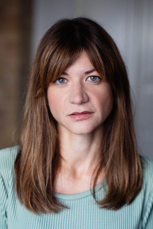 Julia Rosa Peer as Lara