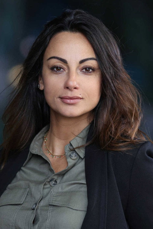 Alessia Fugardi as Commessa