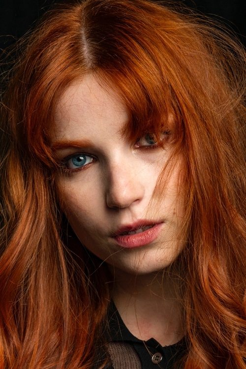 Anastasia Doaga as Tonia