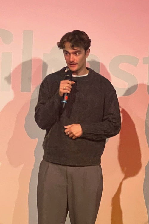 Nils Marthinsen as Servitör