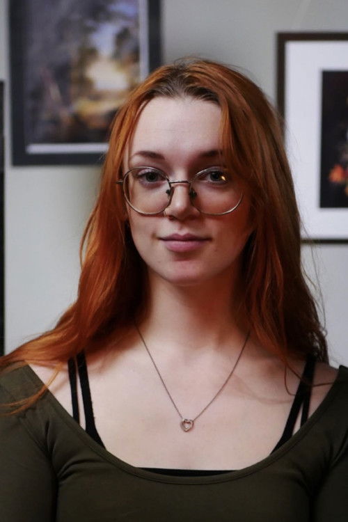 Stephanie Lucas as Sienna