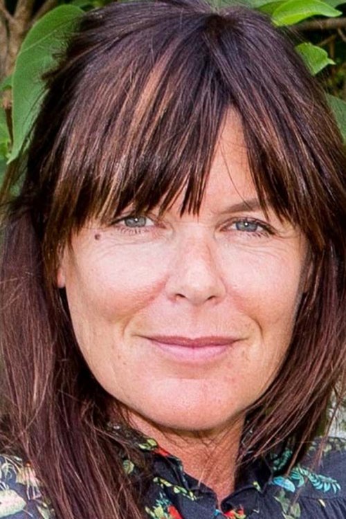 Christina Ibsen Meyer as Salgsassistent